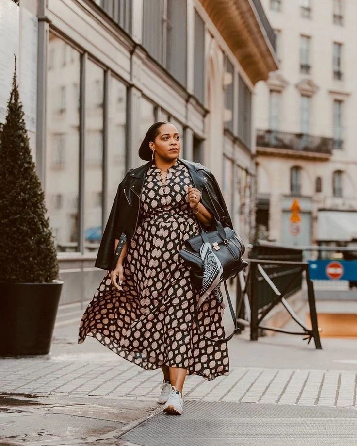 campera de cuero y vestido