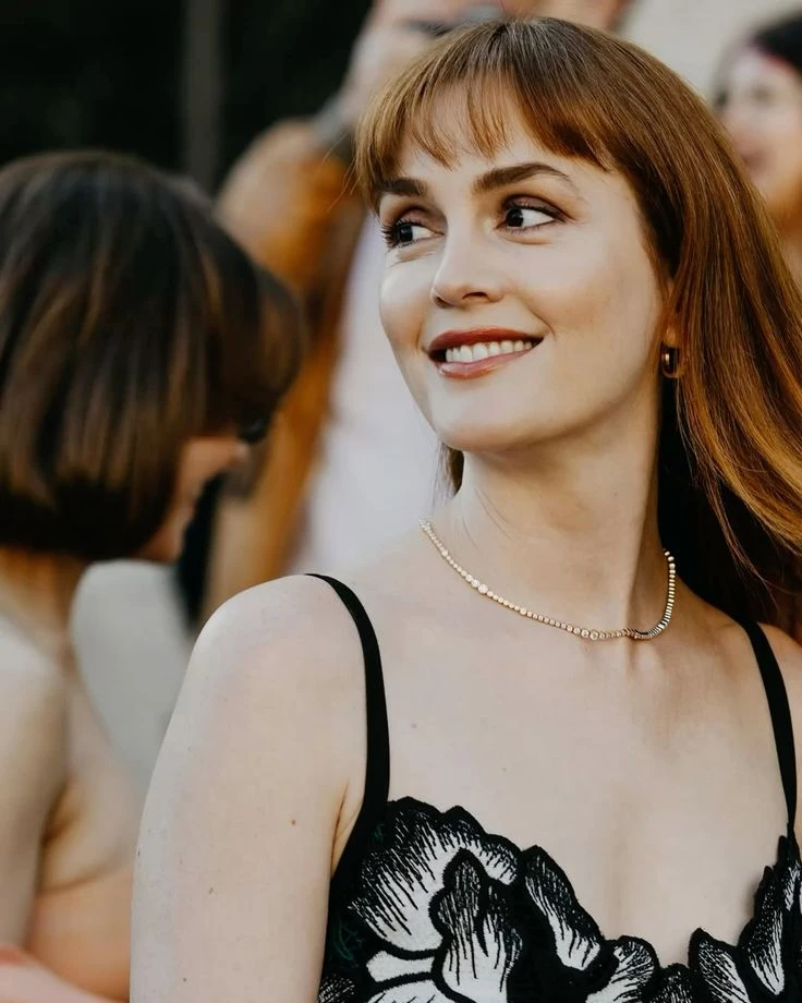 El flequillo "de época" que es tendencia (y es súper favorecedor)