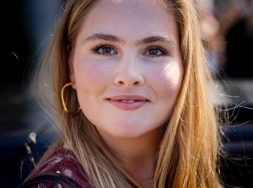 look princesa amalia