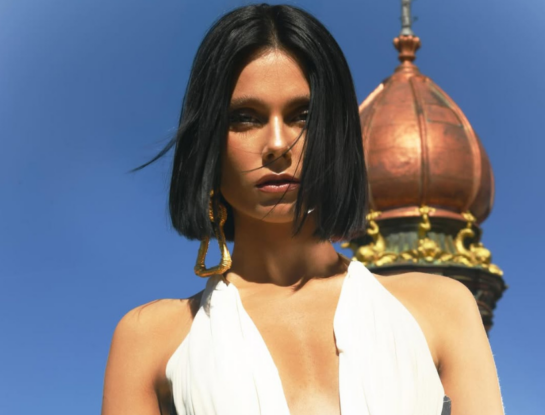 Valentina Zenere impactó en los Premios Platino con un look lencero de alta costura