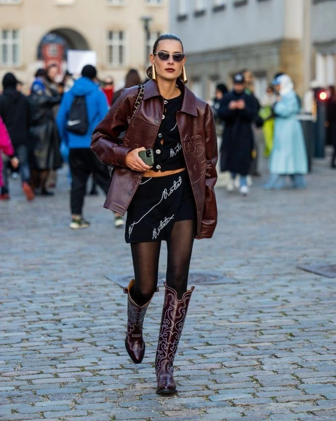 5 claves y tips de experta para adoptar el estilo Y2K que enamora a la Gen-Z