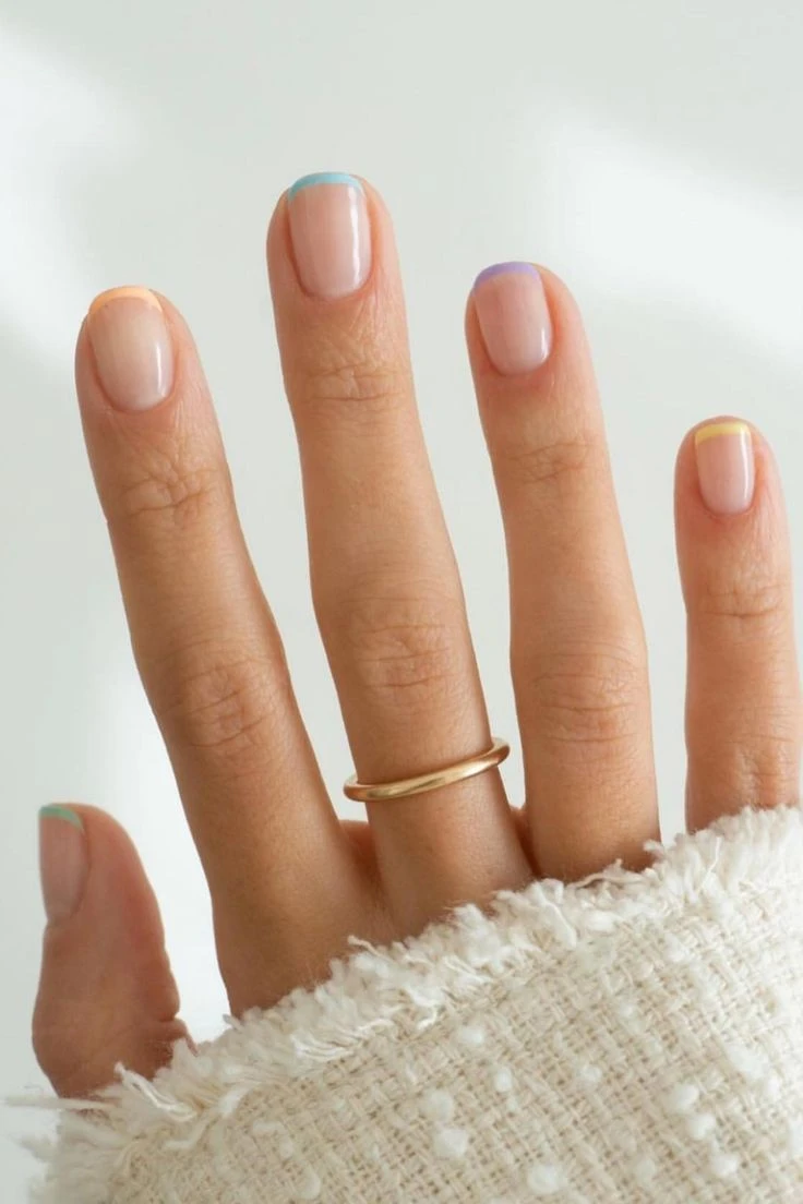Micro french manicure