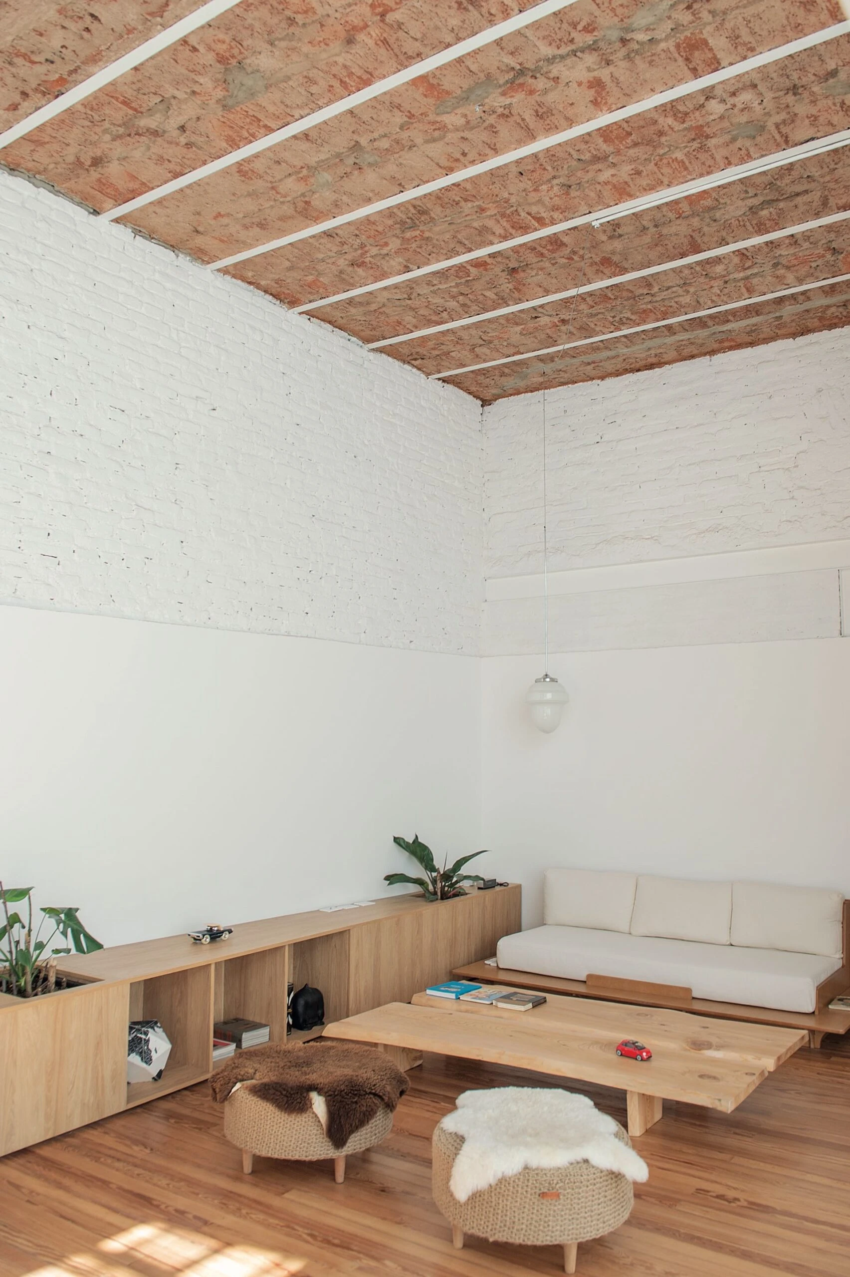 Los techos altos fueron aprovechados al máximo por el estudio de arquitectura. 