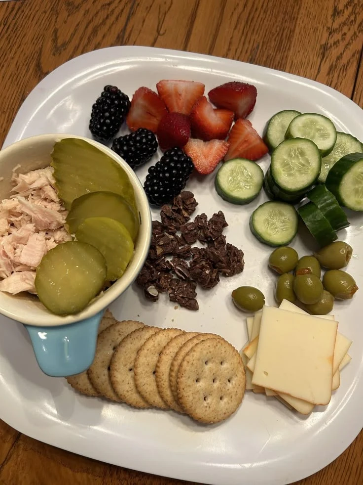 Las apps que usan las chicas para organizar su vida, su ropa y su cabeza ¿Qué es el "girl dinner" y por qué se volvió tendencia?

