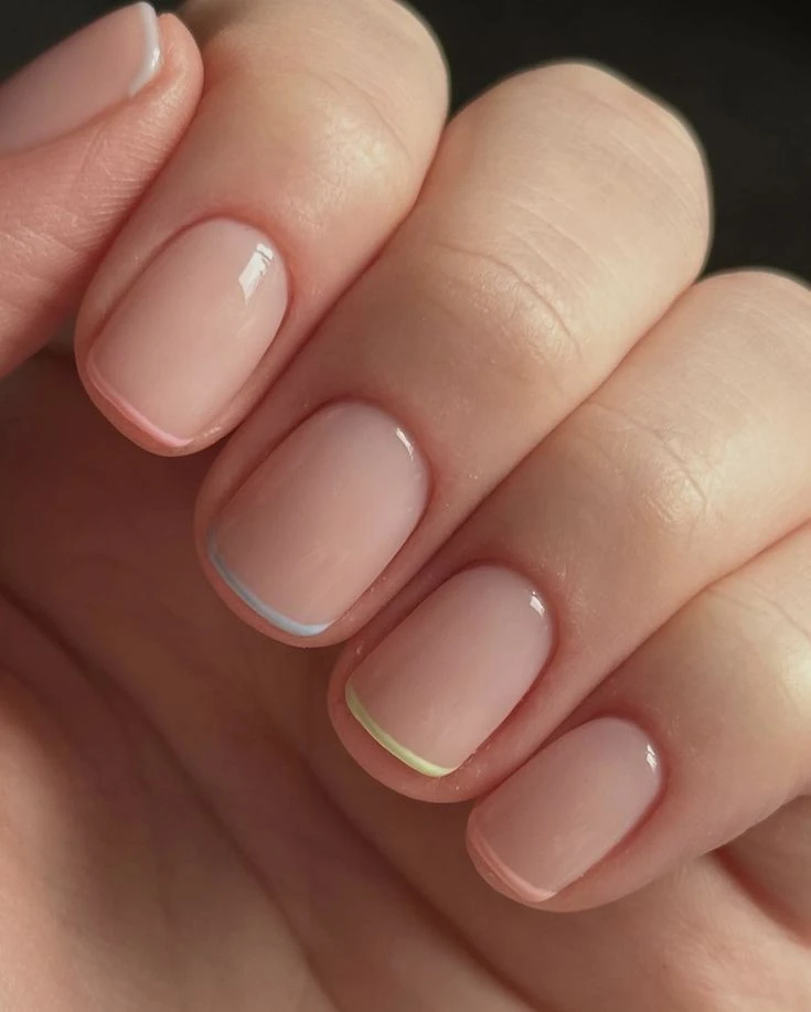 Micro french manicure
