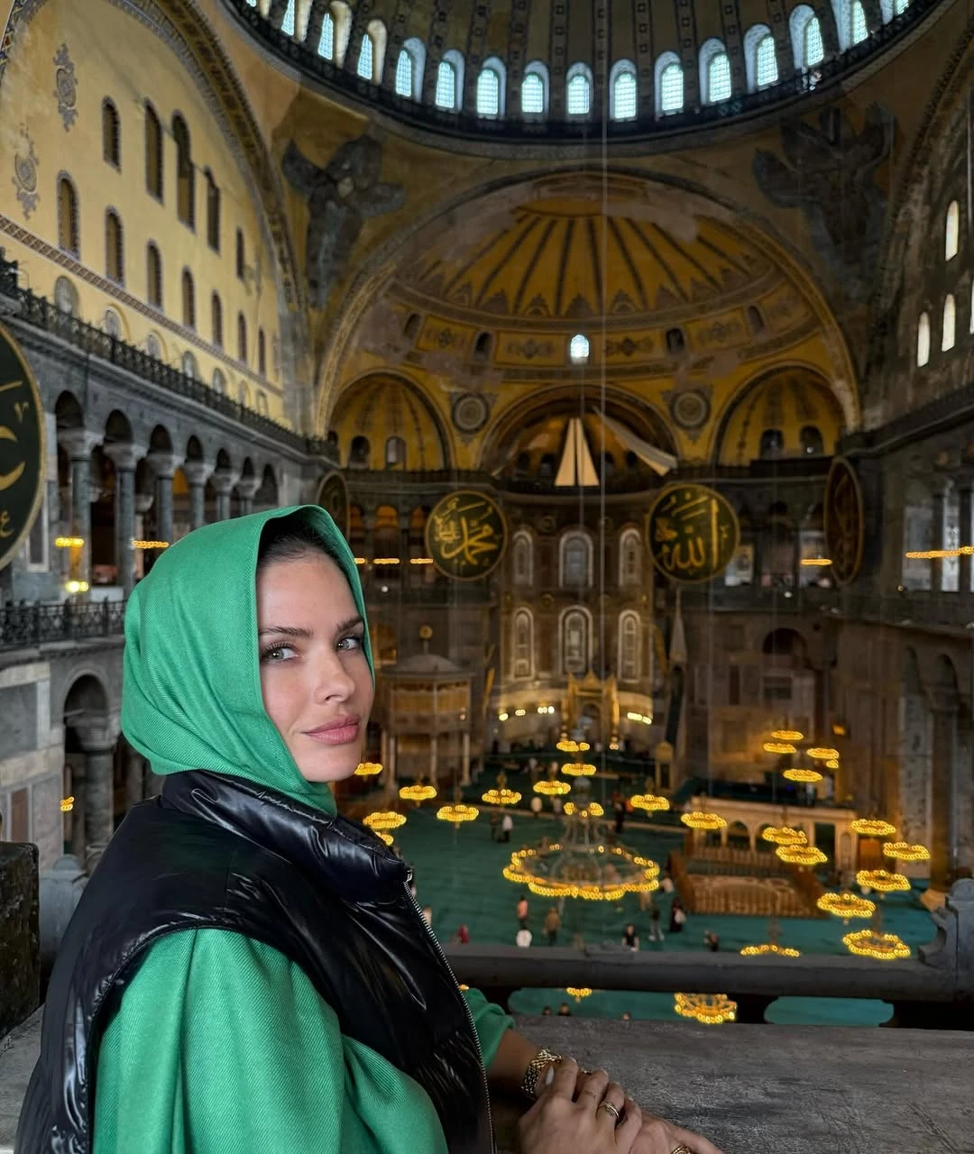 Las fotos que compartió la China Suárez en un mensaje desafiante dirigido a sus haters