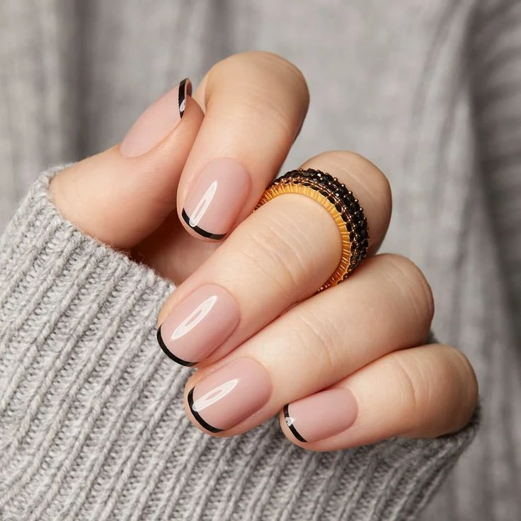 Micro french manicure