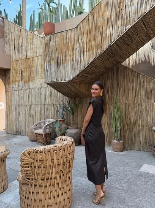 Divina, Pampita para una salida después del día de playa