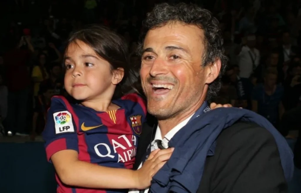 Luis Enrique con Xana, cuando ganó el campeonato con el FC Barcelona, en 2015.