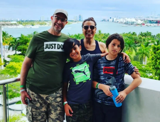 La cuenta de Instagram de Laura Leguizamon tiene varias fotos de viajes en familia donde se los ve felices.