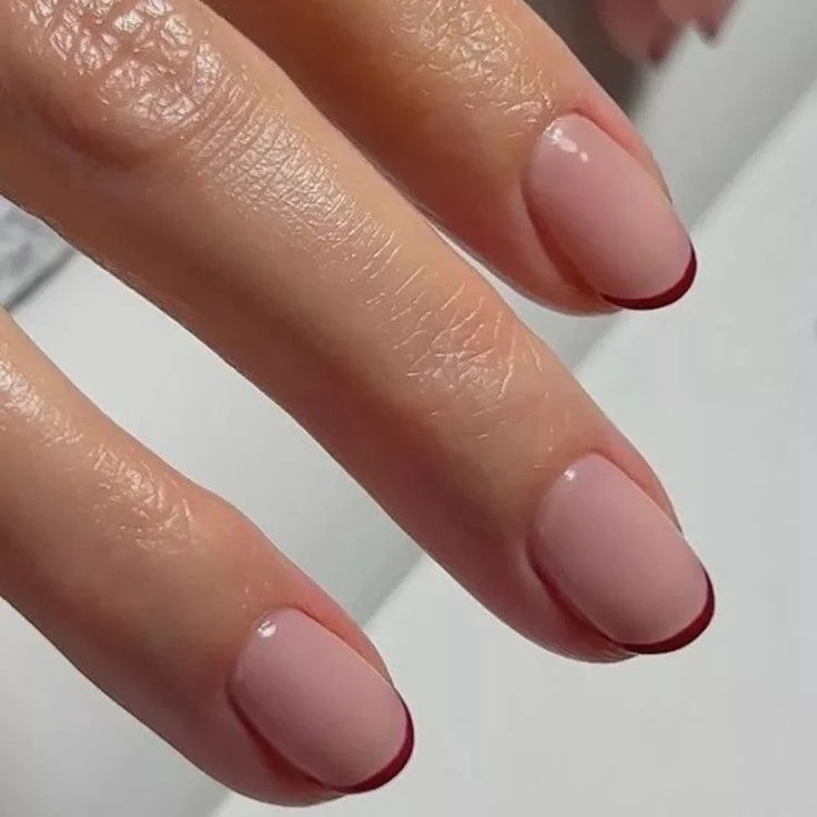 Micro french manicure