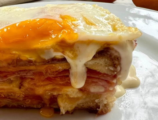 Croque madame: cómo hacer el tostado de jamón y queso con huevo frito típico de la cocina francesa
