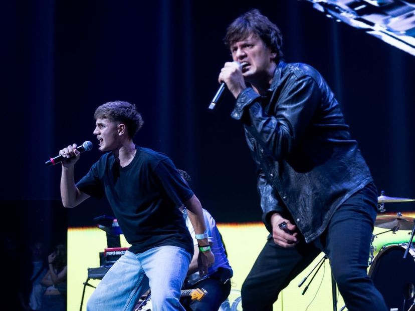 Así está Alejandro, el hijo de Ciro Martínez: subió al escenario con su papá y causó sensación en las redes