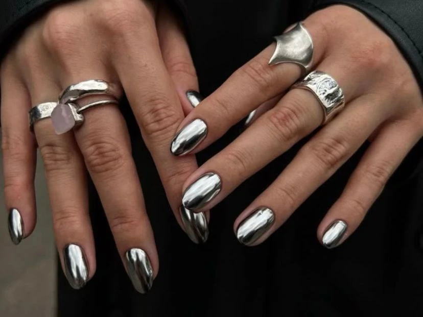 Metalic nails: las uñas que conquistan las redes y enamoran a la Gen-Z