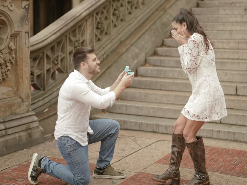 Quién es Rodrigo Valladares Macri, el prometido de Emily Lucius y sobrino de Mauricio Macri