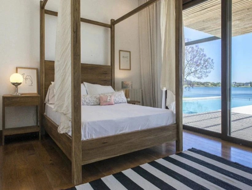 Camas con dosel: la tendencia deco 2025 que volvió para quedarse