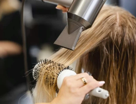 El daño silencioso: botox, queratina, alisados, células madre: ¿reconstruyen o destruyen tu pelo?