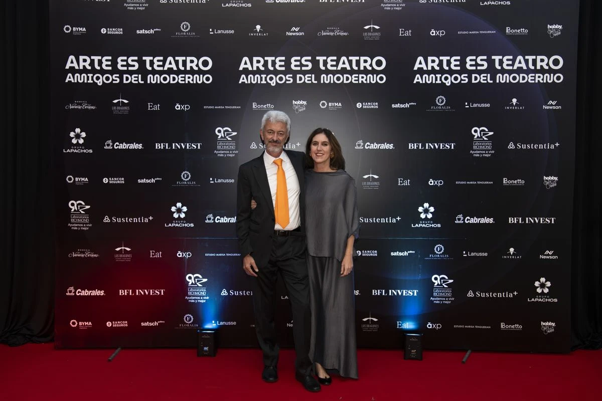 El escritor Carlos Gamerro y Victoria Noorthoorn