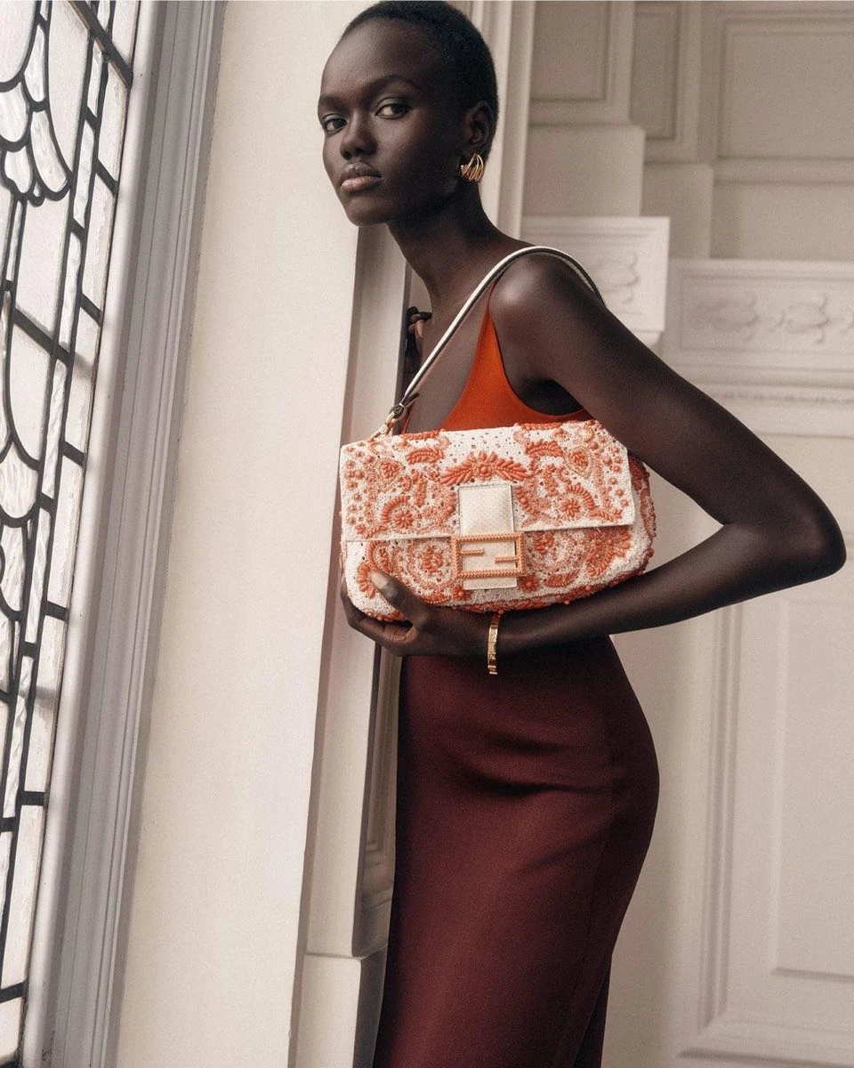 Fendi lanzó su colección en 2025.