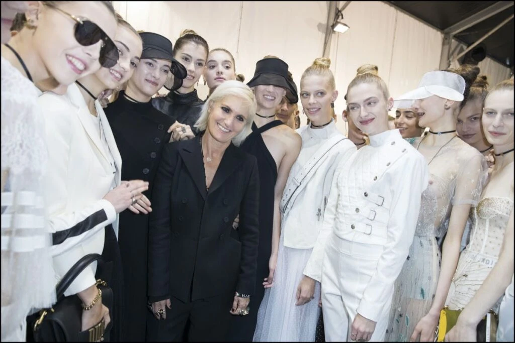 Maria Grazia en el back del desfile primera verano 2017