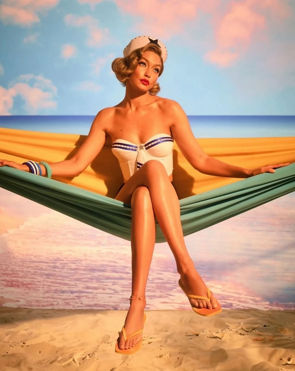 Gigi Hadid presentó una colección cápsula de ojotas.