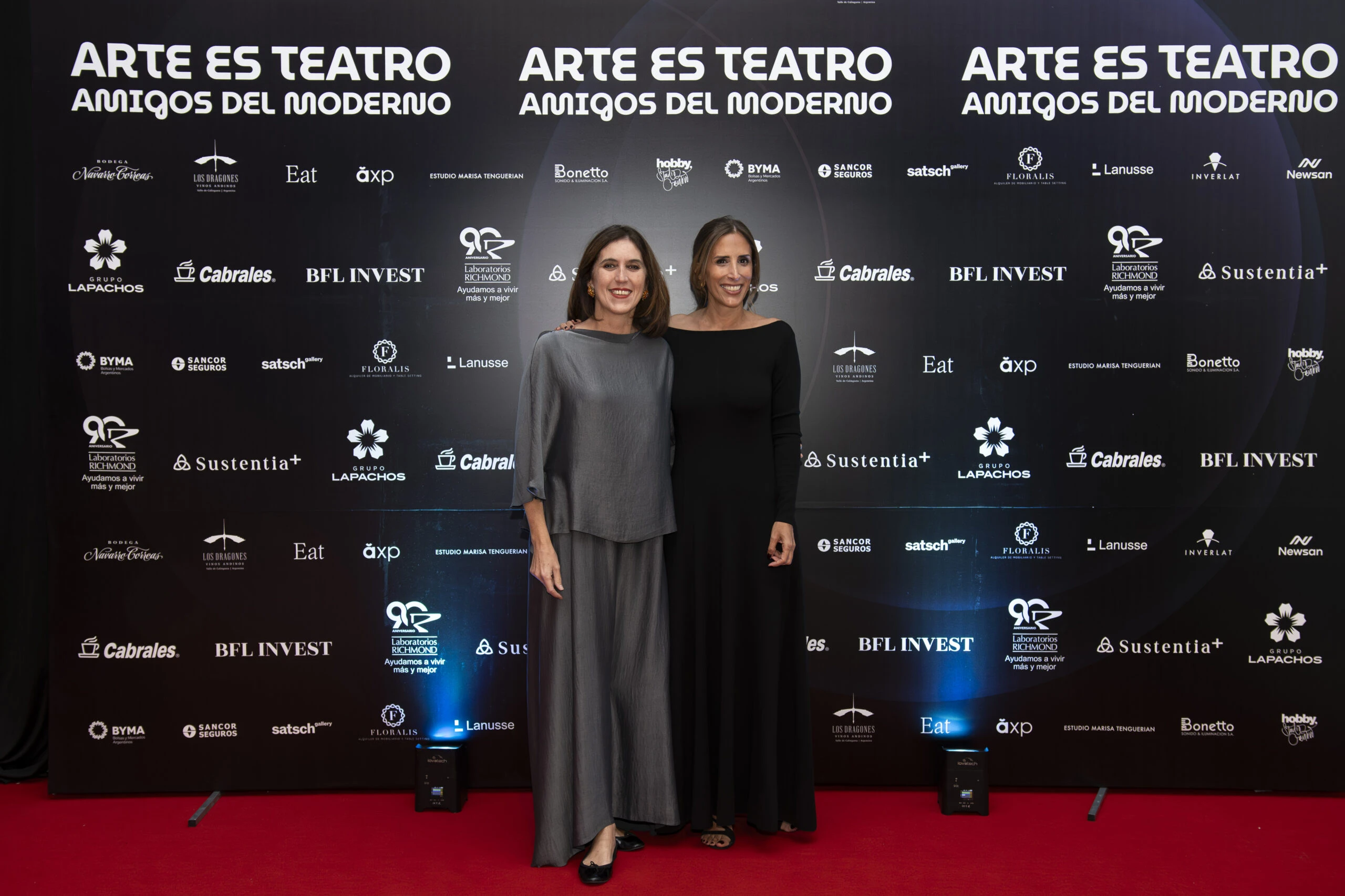 La directora del Museo Moderno, Victoria Noorthoorn y la Presidenta de Amigos del Moderno, Florencia Perotti