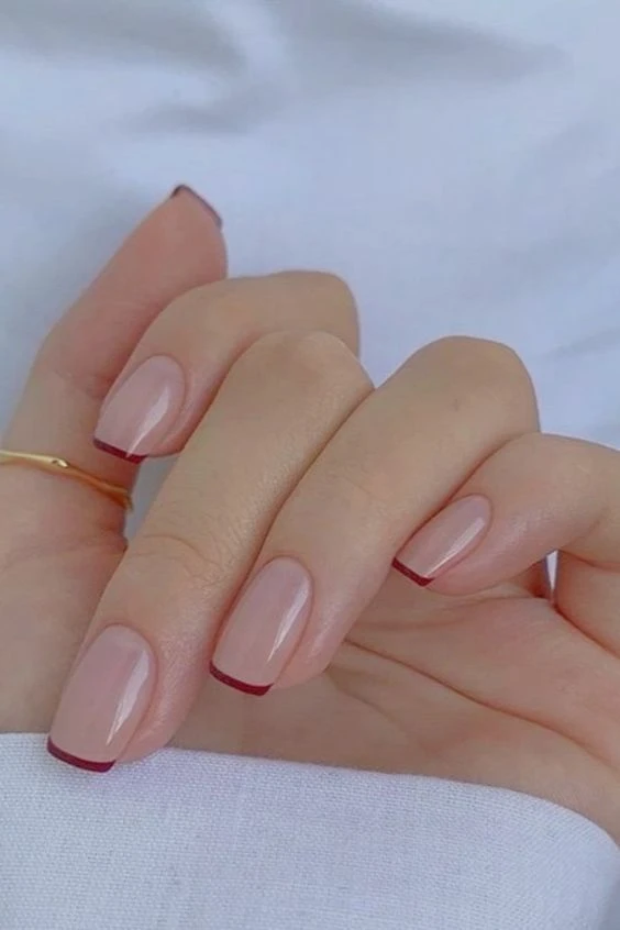 Micro french manicure