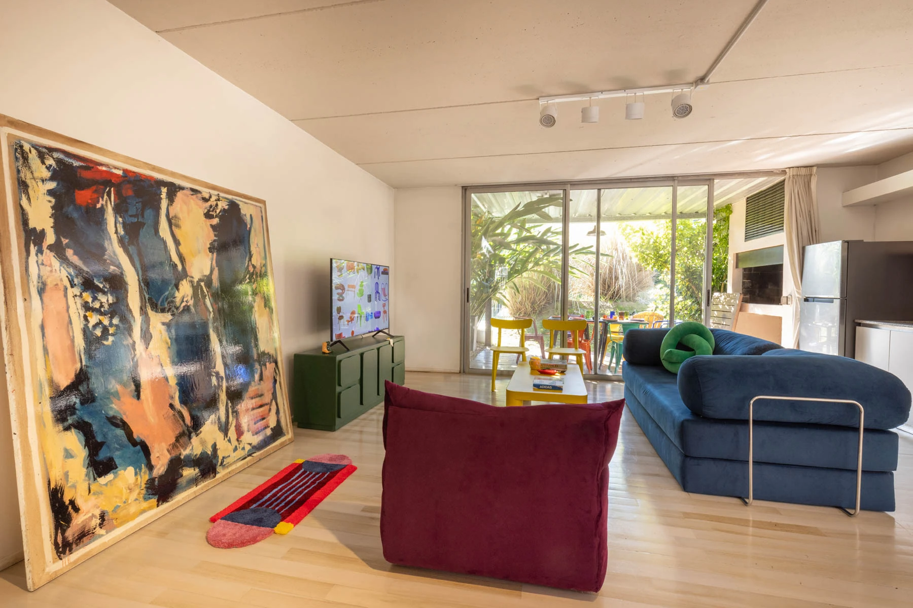 “Original, llamativo y distinto”. Así es el depto en Béccar de Jesus Albarracin.