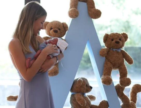 Angie Landaburu recibió a su bebé Alessandro como un príncipe: una llegada de cuento con osos de peluche y detalles soñados