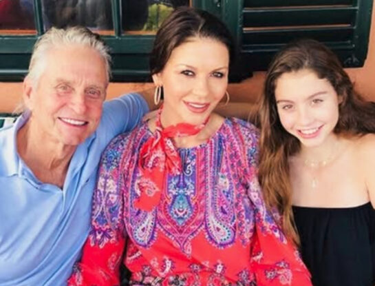 Asi está Carys Douglas, la hija de Catherine Zeta-Jones y Michael Douglas: se acaba de graduar como directora de cine