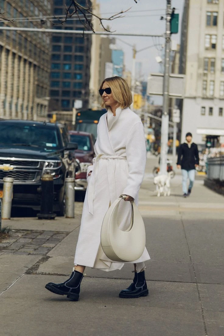 Pampita confirma cuál es el abrigo más chic del 2025