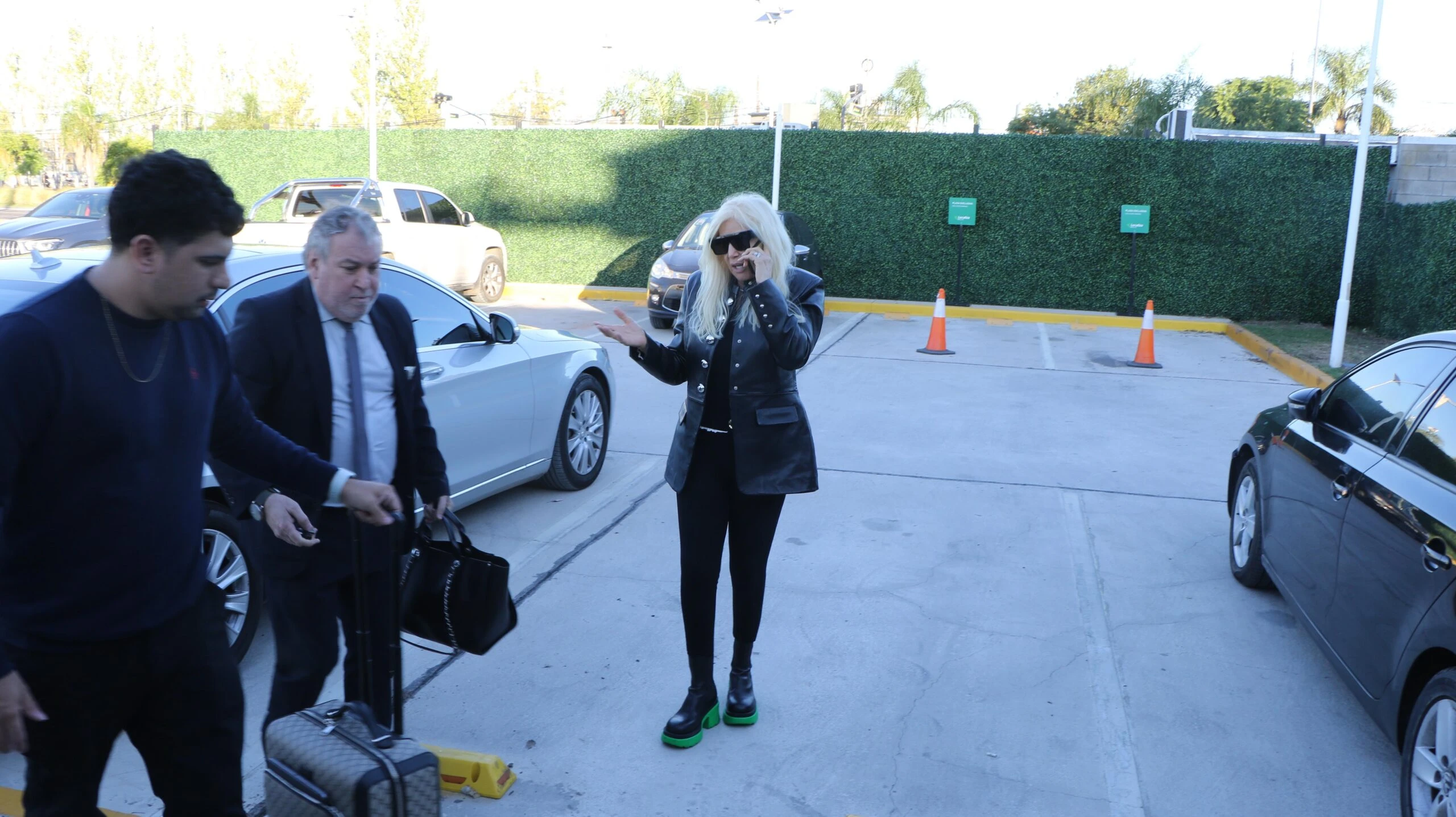 El look de Susana Giménez para viajar a Punta del Este. Foto: RS Fotos