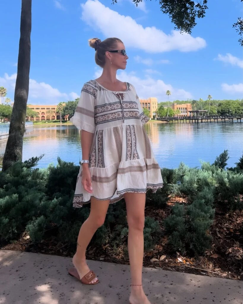 Nicole Neumann marca la tendencia del verano 2026: llevó un mini vestido hippie chic