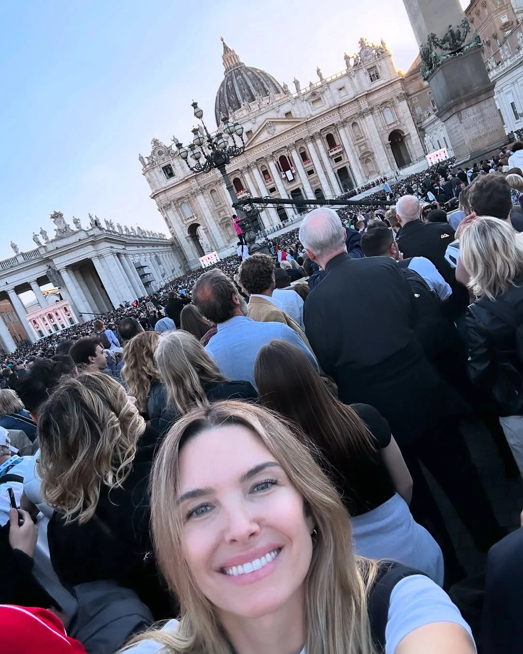 La emoción de Sofía Zámolo en el Vaticano: presenció la primera aparición de León XIV