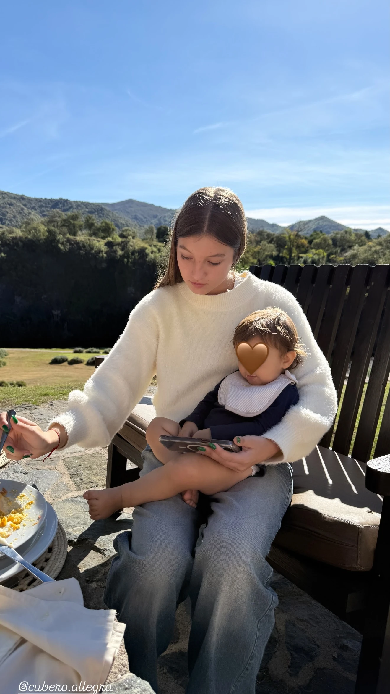 Allegra Cubero junto a su hermano. Fotos: IG. 