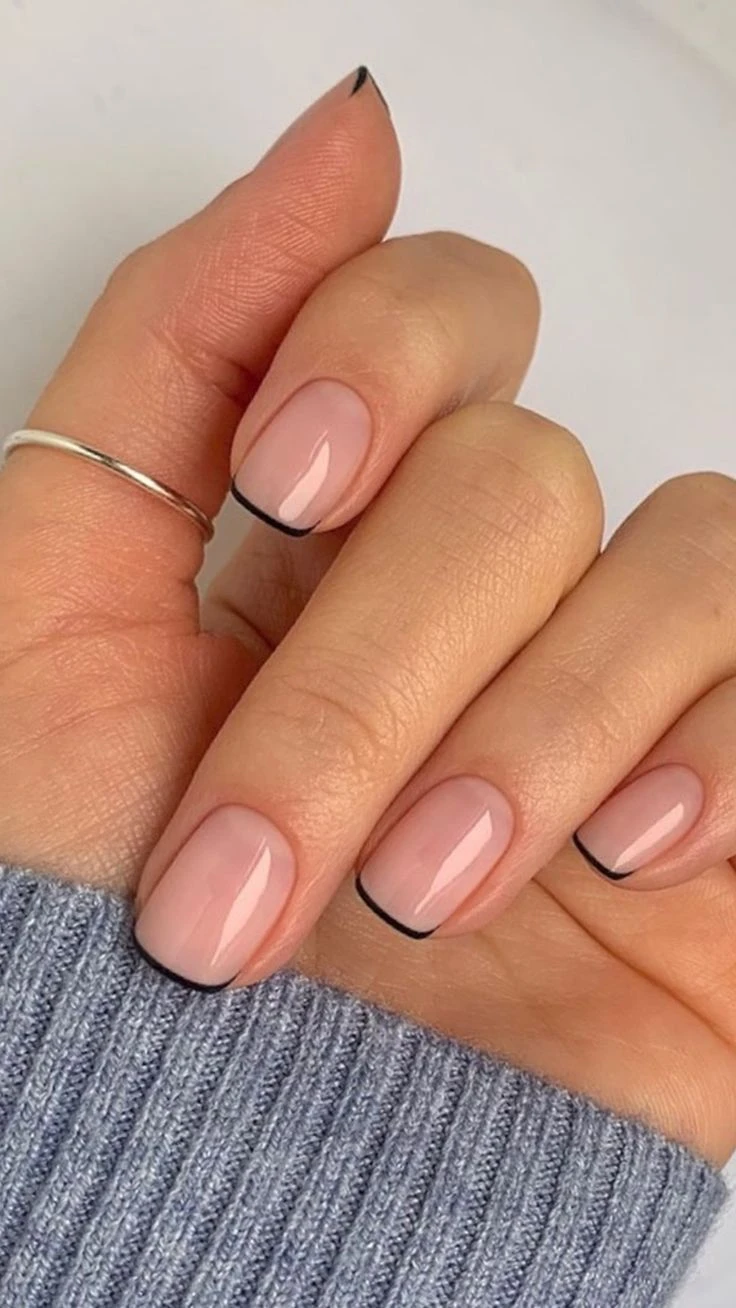 Micro french manicure