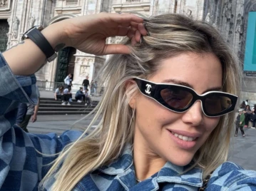Wanda Nara llegó a tribunales de Milán para enfrentarse a Maruro Icardi con un look sastrero y manejando un Lamborghini rosa