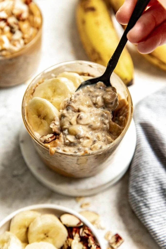 Overnight oats de banana y mantequilla de maní