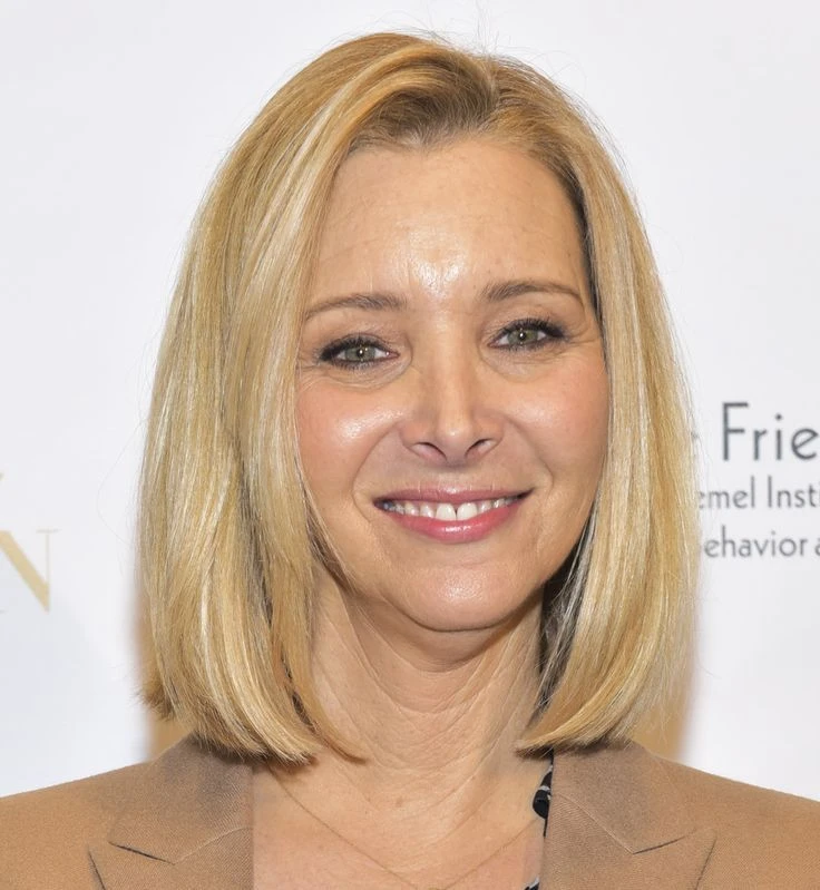 Julianne Moore confirma que el corte lob es el más chic para mujeres +60