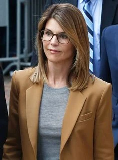 Julianne Moore confirma que el corte lob es el más chic para mujeres +60