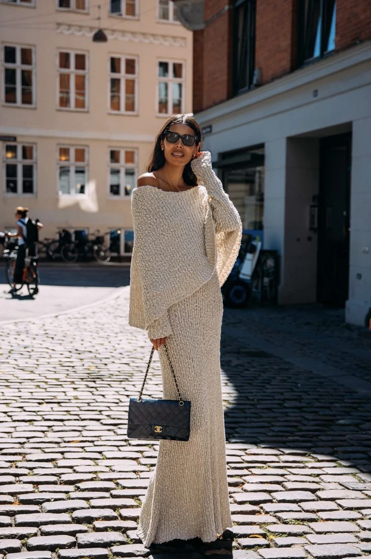 looks del street style con conjuntos de punto