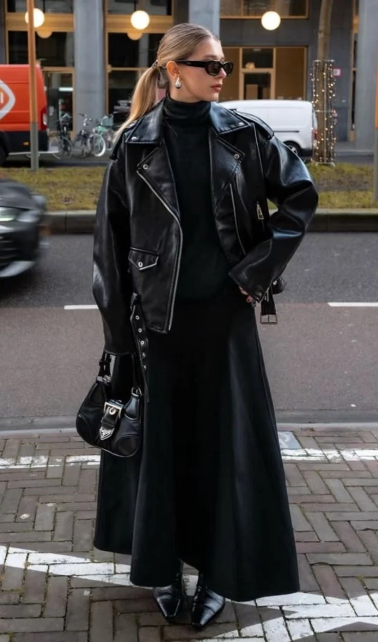 looks total black del street style 2025