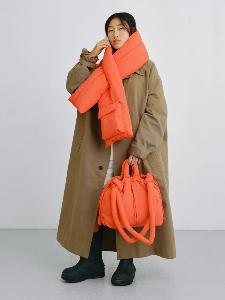 qué son las puffer scarves que se imponen este invierno 2025