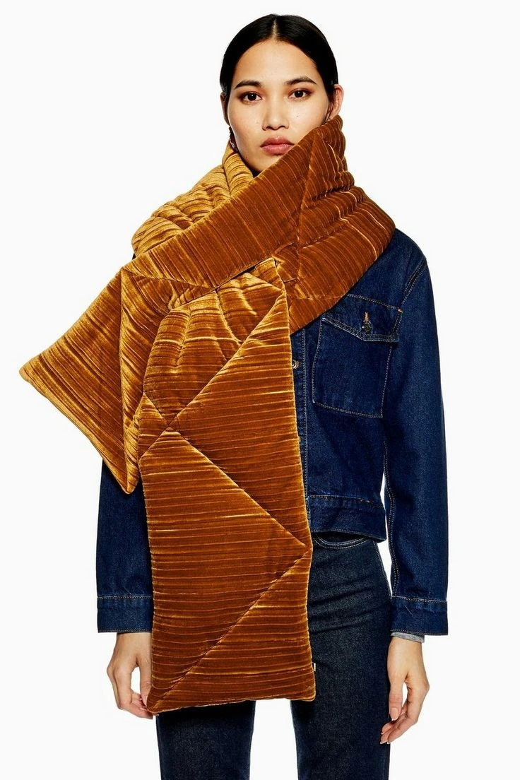 qué son las puffer scarves que se imponen este invierno 2025