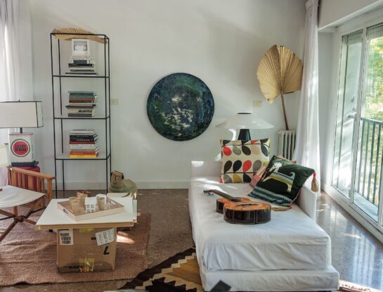 Espacio, Estética y Espíritu: los "e" tips de decoración de un departamento apto para profesionales creativos