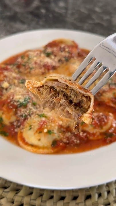 ravioles caseros rellenos de carne braseada
