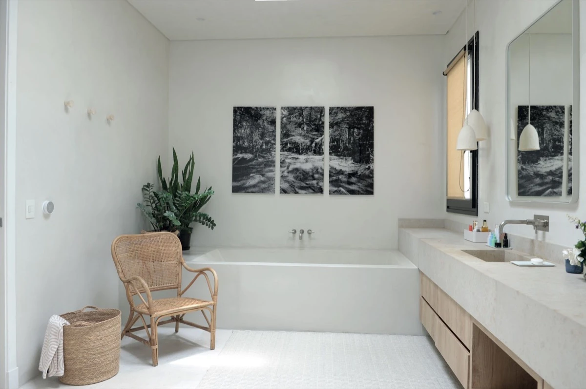 Decorar el baño con obras de arte original: el toque maestro. 