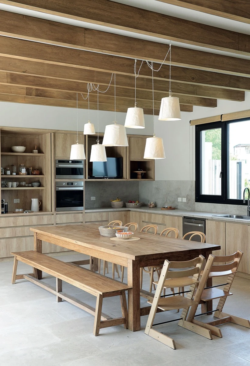 La cocina, corazón y símbolo de un hogar lleno de luz natural. 