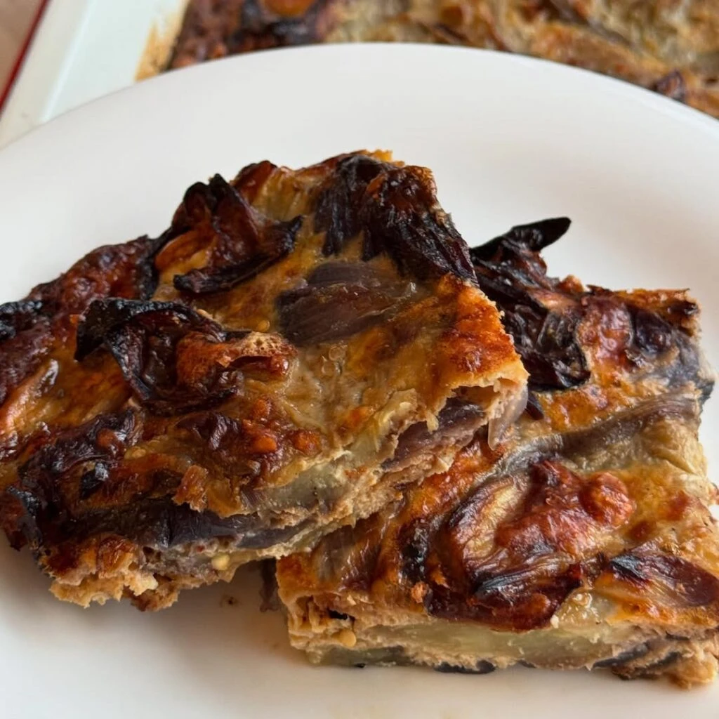Frittata de berenjenas y cebollas moradas