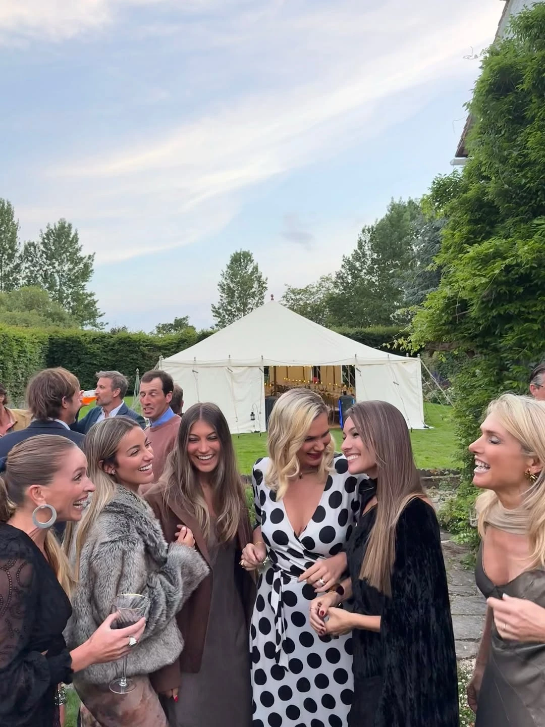 Pampita en Londres: así fue su look de alto impacto en la fiesta de cumpleaños de Martín Pepa